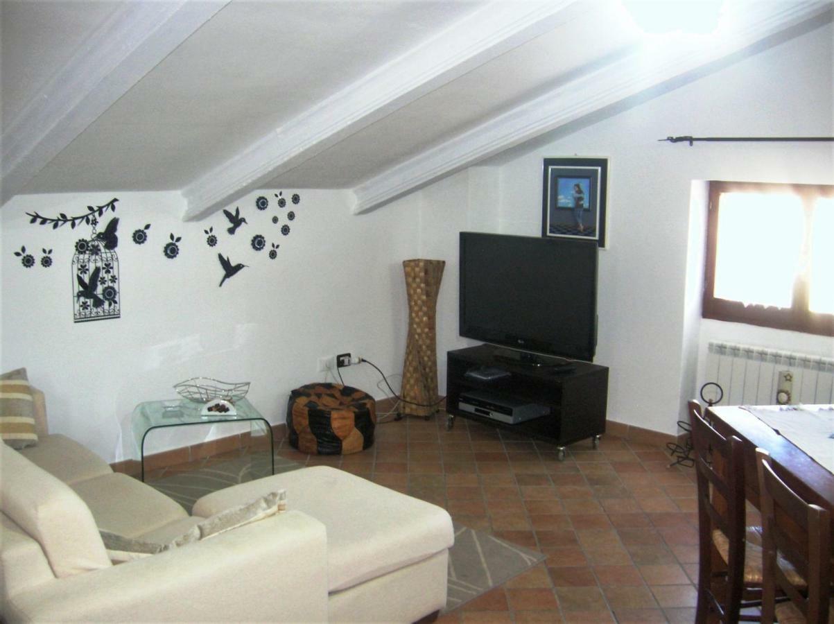 Mansarda Viti - Sguardo Su Frontone - Apartment Ngoại thất bức ảnh